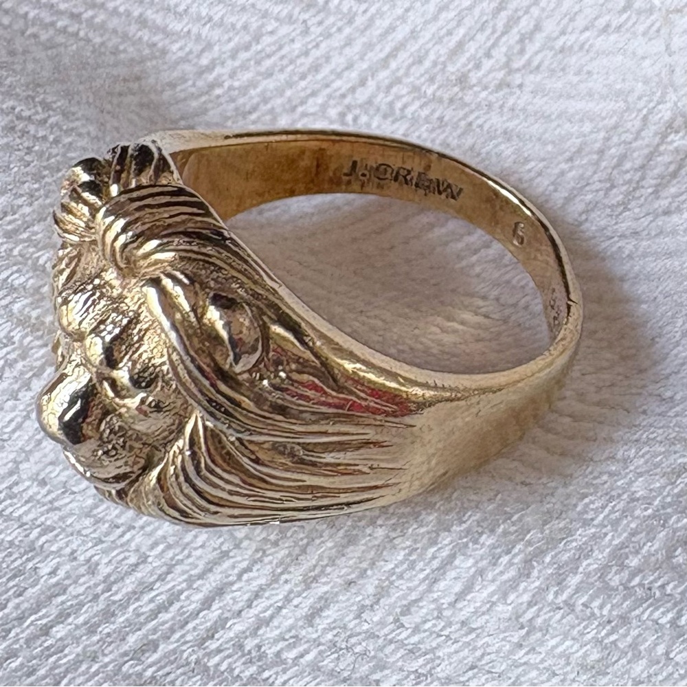 J.Crew gold lion ring size 6. With dusted bag. Gold plates sterling silver.